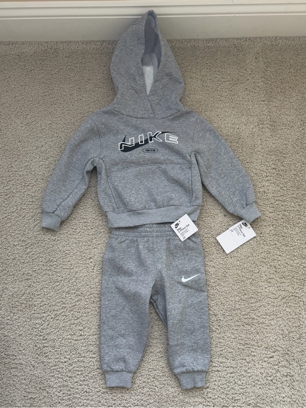 NWT Nike Toddler Boys' Club Fleece s Set - Grey Sweatsuit 2T